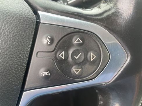 Used 2020 Chevrolet Traverse LT FWD image 19