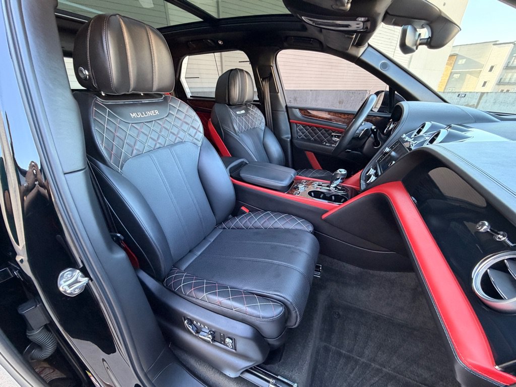 Used 2018 Bentley Bentayga AWD/4WD image 22
