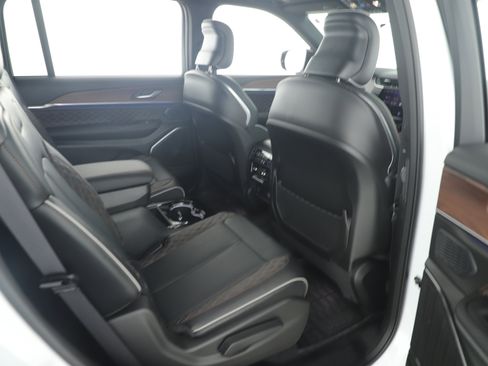 Used 2025 Jeep Grand Cherokee L Summit w/ Obsidian Package image 23