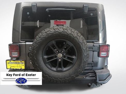 Used 2017 Jeep Wrangler Sahara AWD/4WD image 8