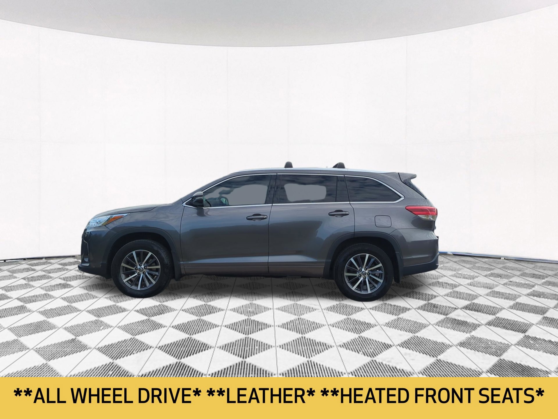 Used 2018 Toyota Highlander XLE AWD/4WD image 2