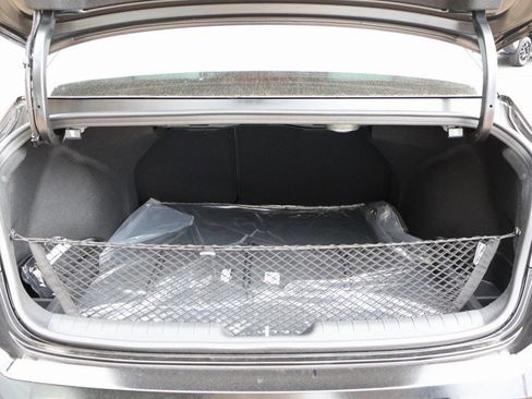 New 2025 Hyundai Elantra Limited image 15