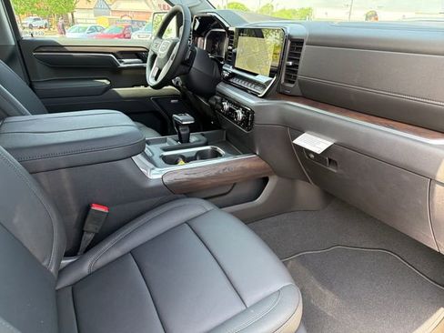 New 2026 GMC Sierra 1500 SLT image 23