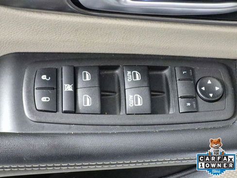 Used 2024 Chrysler Pacifica Touring-L FWD image 14