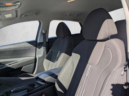 Used 2024 Hyundai Elantra SEL image 10