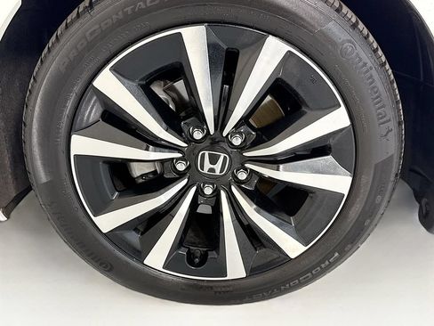 Certified 2024 Honda Civic EX-L image 30