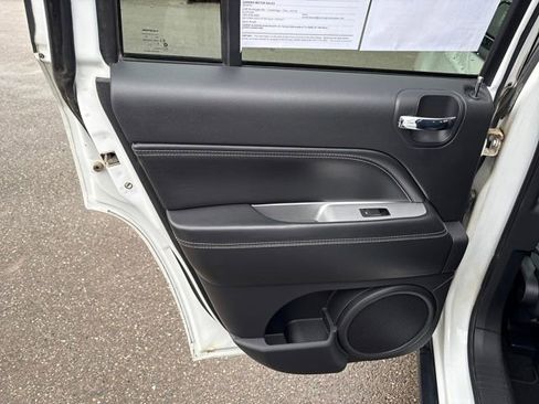 Used 2016 Jeep Compass Latitude w/ Mopar Chrome Accents Group image 20