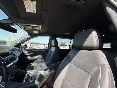 Used 2022 Chevrolet Suburban LT w/ Luxury Package image 16