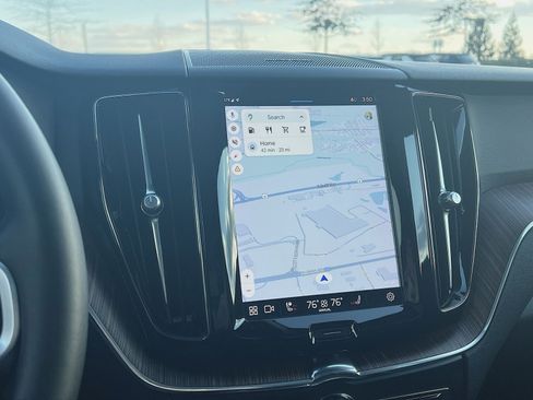 Certified 2022 Volvo XC60 B5 Momentum image 20