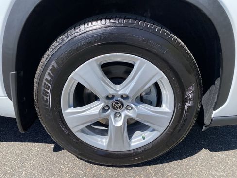 Used 2023 Toyota Highlander LE image 17