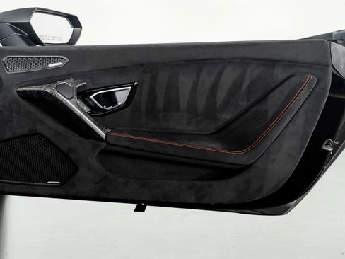 Used 2018 Lamborghini Huracan Performante AWD/4WD image 56