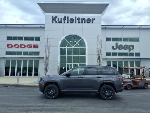 New 2026 Jeep Grand Cherokee Summit w/ Obsidian Package AWD/4WD image 1