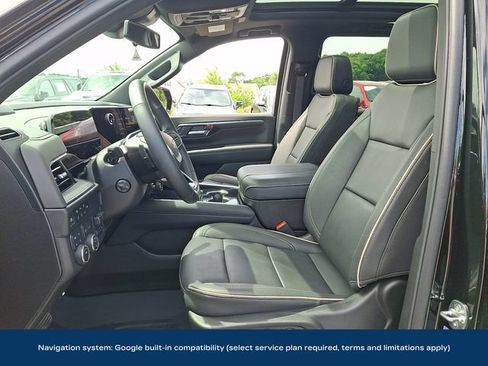 Used 2025 Chevrolet Suburban Premier w/ Sun And Tow Package AWD/4WD image 2