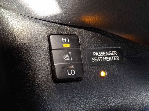 Used 2018 Toyota Prius Four Touring image 18