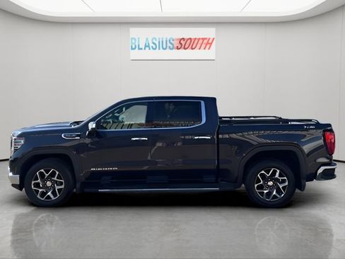 Used 2022 GMC Sierra 1500 SLT w/ SLT Premium Plus Package AWD/4WD image 10