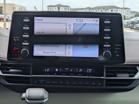 Used 2024 Toyota Sienna Platinum FWD image 21