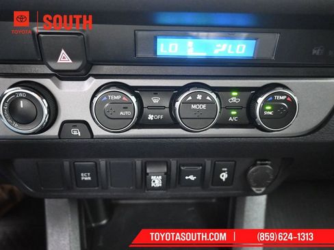Used 2022 Toyota Tacoma TRD Sport image 17
