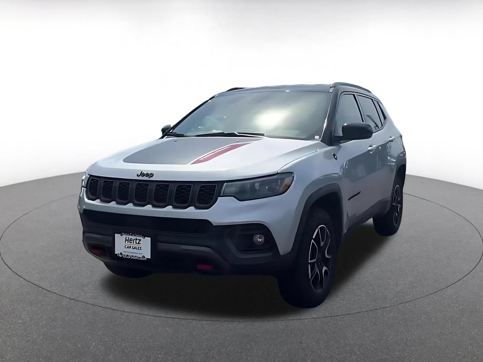 Used 2025 Jeep Compass Trailhawk AWD/4WD image 4