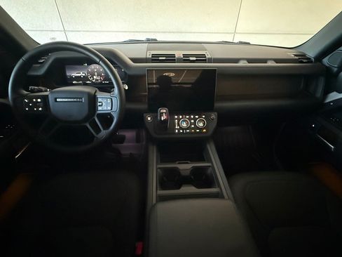 Used 2026 Land Rover Defender 130 X-Dynamic SE AWD/4WD image 16
