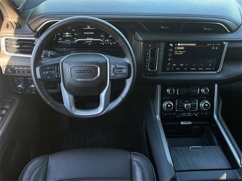 Used 2023 GMC Yukon XL Denali image 12