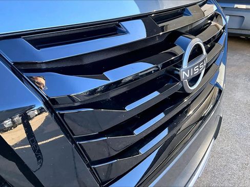 Used 2022 Nissan Pathfinder SL w/ Lighting Package (N92) image 27