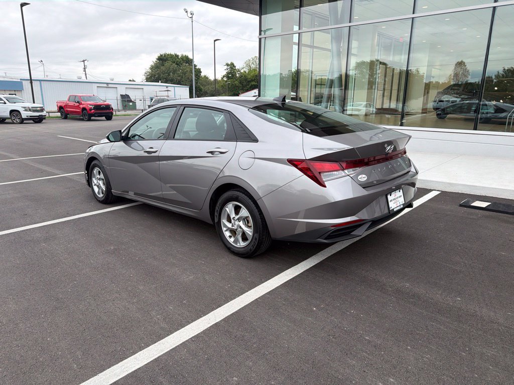 Used 2023 Hyundai Elantra SE FWD image 6