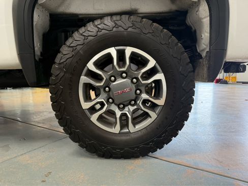 Used 2024 GMC Sierra 3500 SLE w/ SLE Value Package AWD/4WD image 10