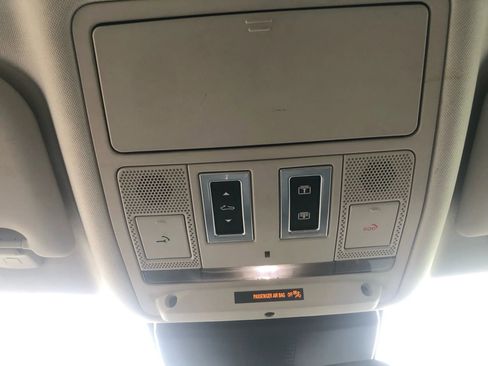 Used 2018 Jaguar XE Premium image 21