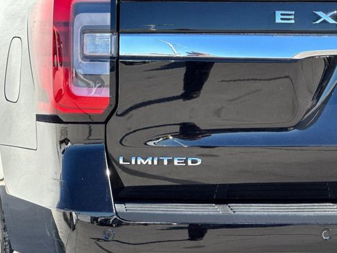 Used 2024 Ford Expedition Limited image 11