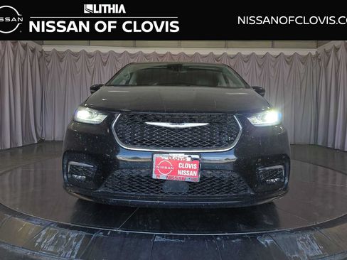 Used 2024 Chrysler Pacifica Touring-L FWD image 1