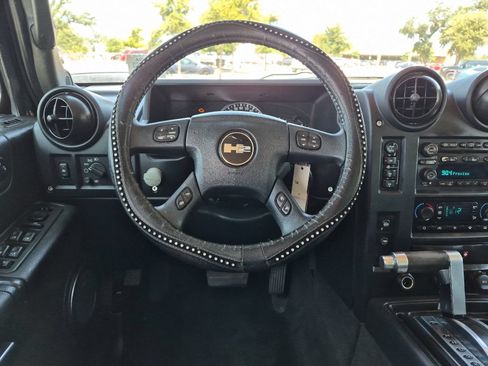 Used 2005 HUMMER H2 SUT w/ Preferred Equipment Group AWD/4WD image 13