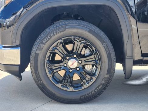 Used 2025 GMC Sierra 1500 SLT RWD image 10