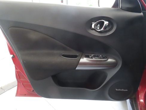 Used 2013 Nissan Juke SL FWD image 10