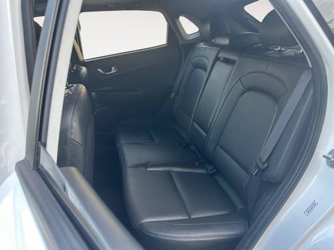 Used 2022 Hyundai Kona Limited FWD image 13