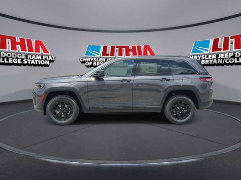 New 2026 Jeep Grand Cherokee Altitude RWD image 5