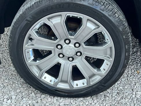Used 2017 GMC Sierra 1500 Denali w/ Denali Ultimate Package AWD/4WD image 9