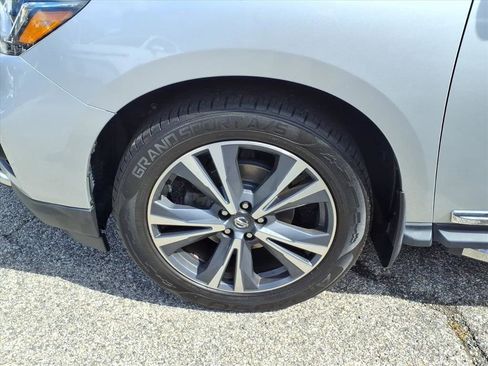 Used 2019 Nissan Pathfinder Platinum image 8