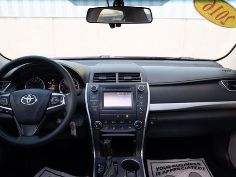 Used 2016 Toyota Camry SE w/ Moonroof Package FWD image 25