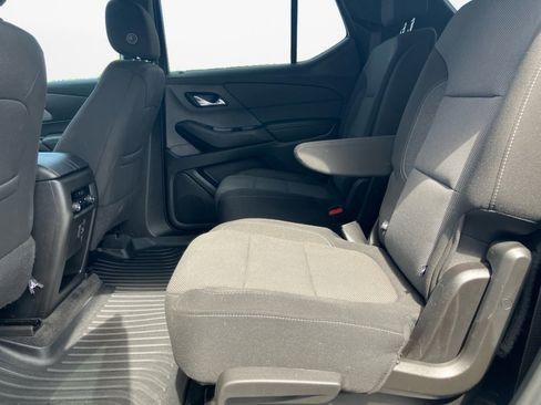 Used 2022 Chevrolet Traverse LT image 16