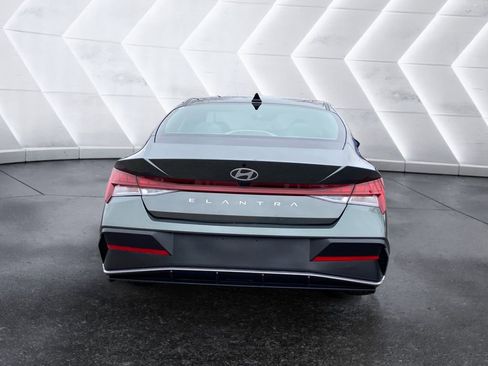 Used 2025 Hyundai Elantra SEL image 5