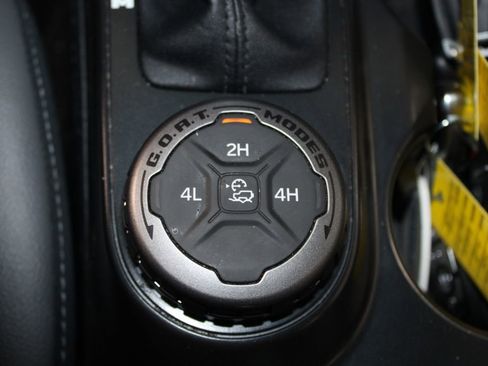 Used 2024 Ford Bronco Outer Banks AWD/4WD image 28