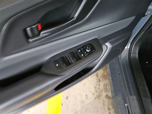 Used 2025 Toyota Prius LE image 14