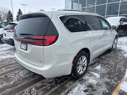 Used 2021 Chrysler Pacifica Touring-L w/ Premium & Safety Sphere Group image 7