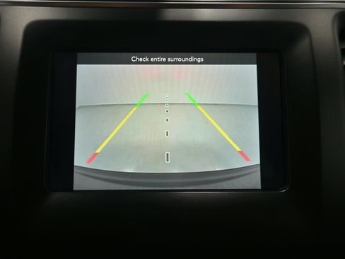 Used 2019 Jeep Cherokee Latitude Plus w/ Comfort/Convenience Group AWD/4WD image 19