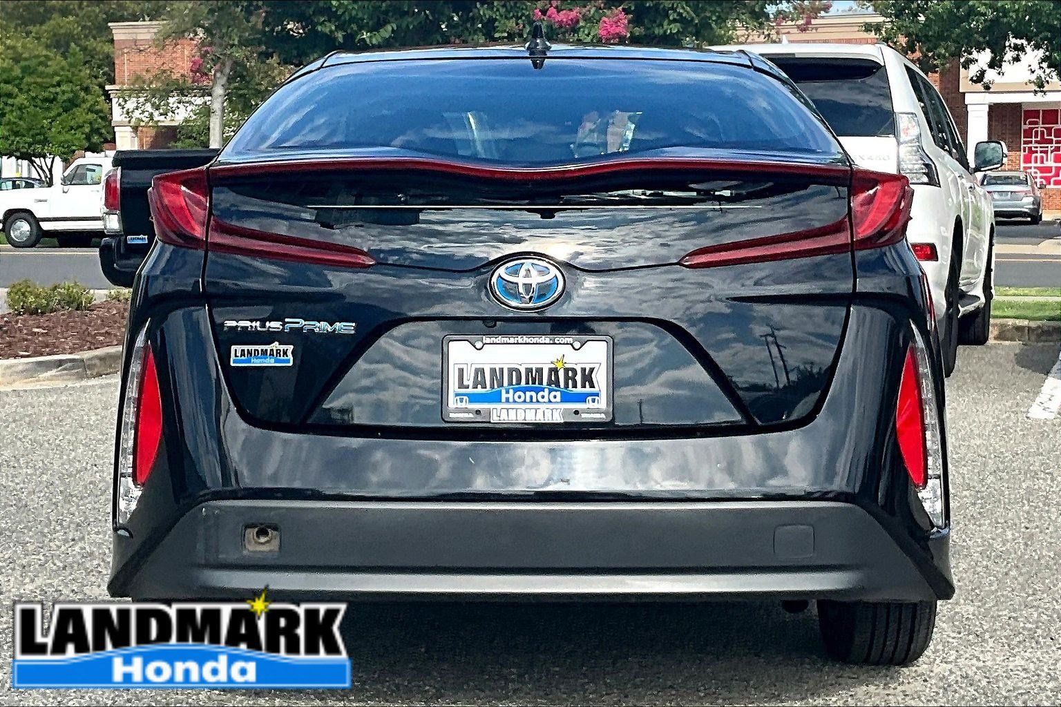 Used 2021 Toyota Prius Prime LE w/ Carpet Mat Package (TMS) FWD image 4