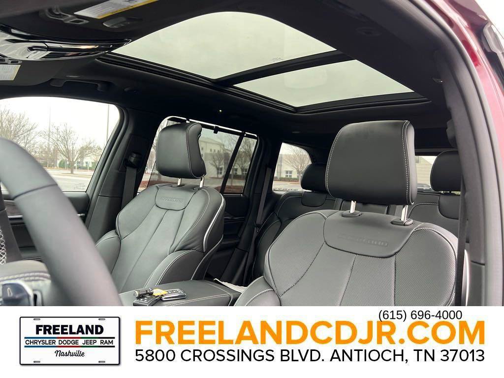 Used 2024 Jeep Grand Cherokee Overland w/ Luxury Tech Group IV AWD/4WD image 20
