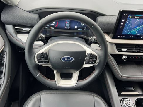 Used 2025 Ford Explorer Active w/ Active Comfort Package image 14
