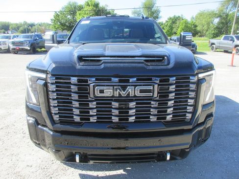 New 2026 GMC Sierra 2500 Denali Ultimate AWD/4WD image 11