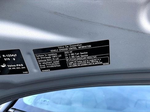 Certified 2023 Volvo XC40 B5 Ultimate w/ Protection Package Premier image 31