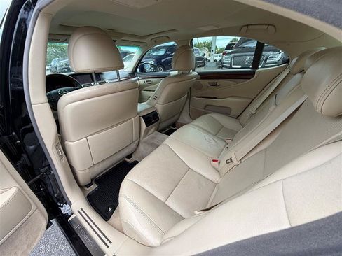 Used 2013 Lexus LS 460 w/ Comfort Pkg RWD image 20